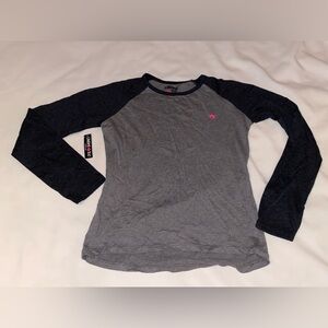New with tag. Girls Long sleeve top. Size: (14-16) Great condition.